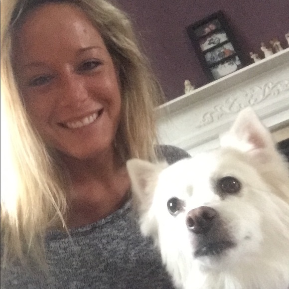 Meet Poshmark Enthusiast, Jennifer🌺 - Picture 1 of 6